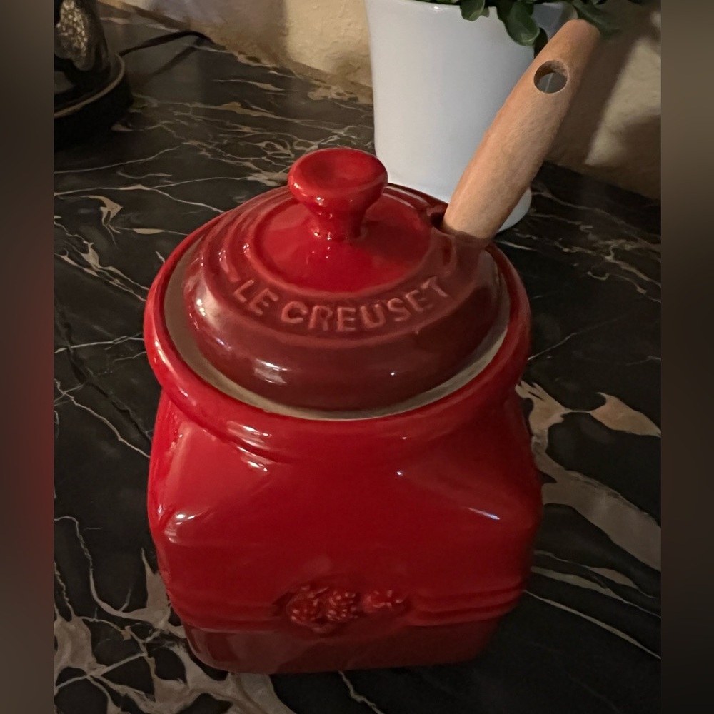 Le Creuset Stoneware Jam Jar w/lid & Silicone Wooden Spatula ♥️